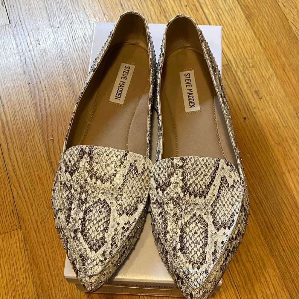 Steve Madden studded SnakeskinPattern Flats - Cream and Brown